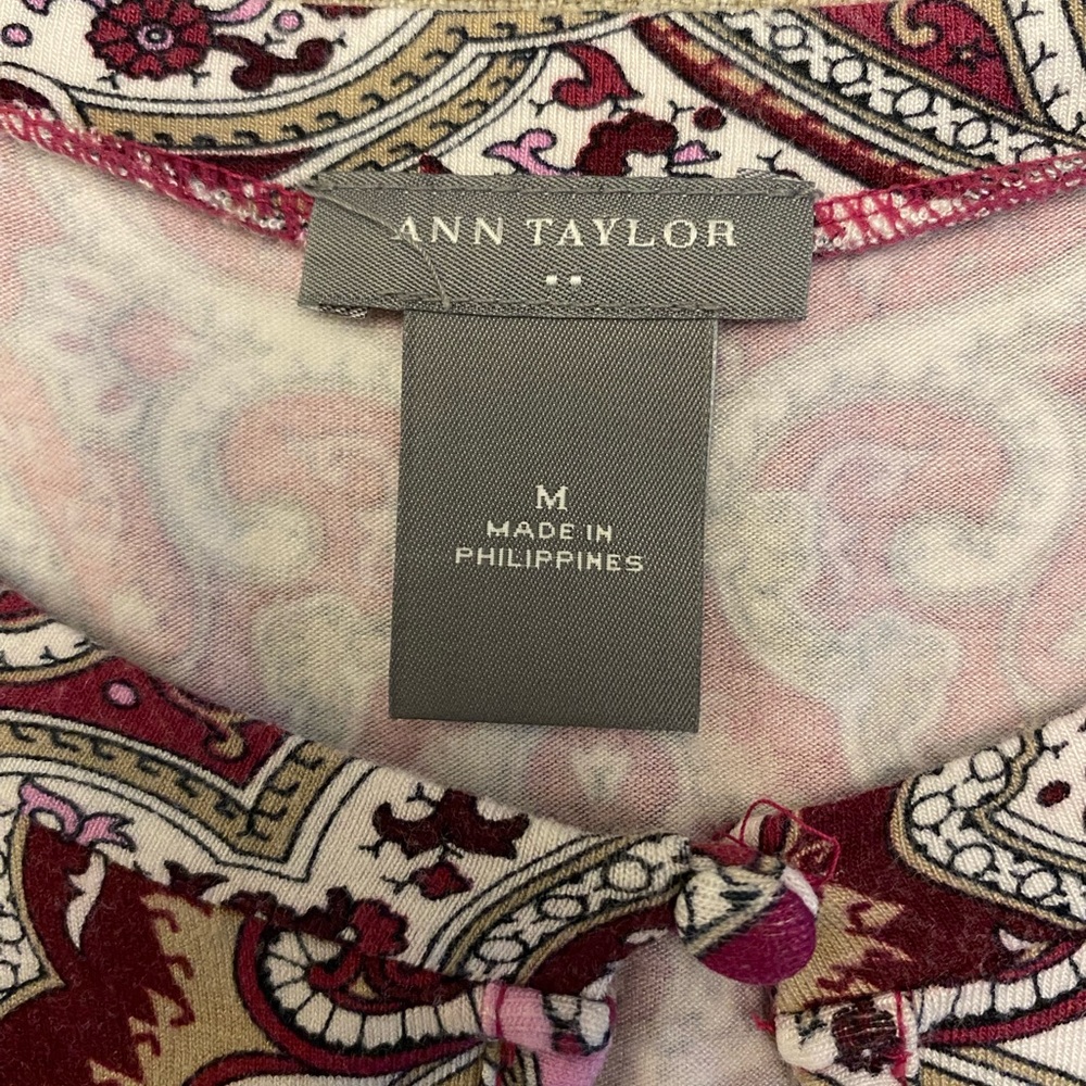 Ann Taylor sleeveless blouse - Picture 3 of 4